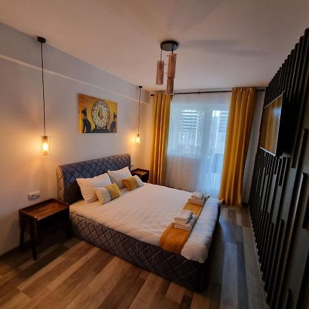 Luxury Apartments Bacău Buitenkant foto