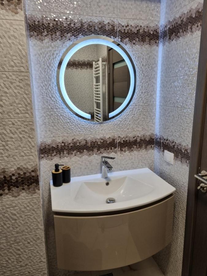 Luxury Apartments Bacău Buitenkant foto