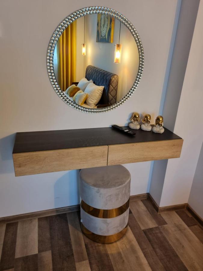 Luxury Apartments Bacău Buitenkant foto