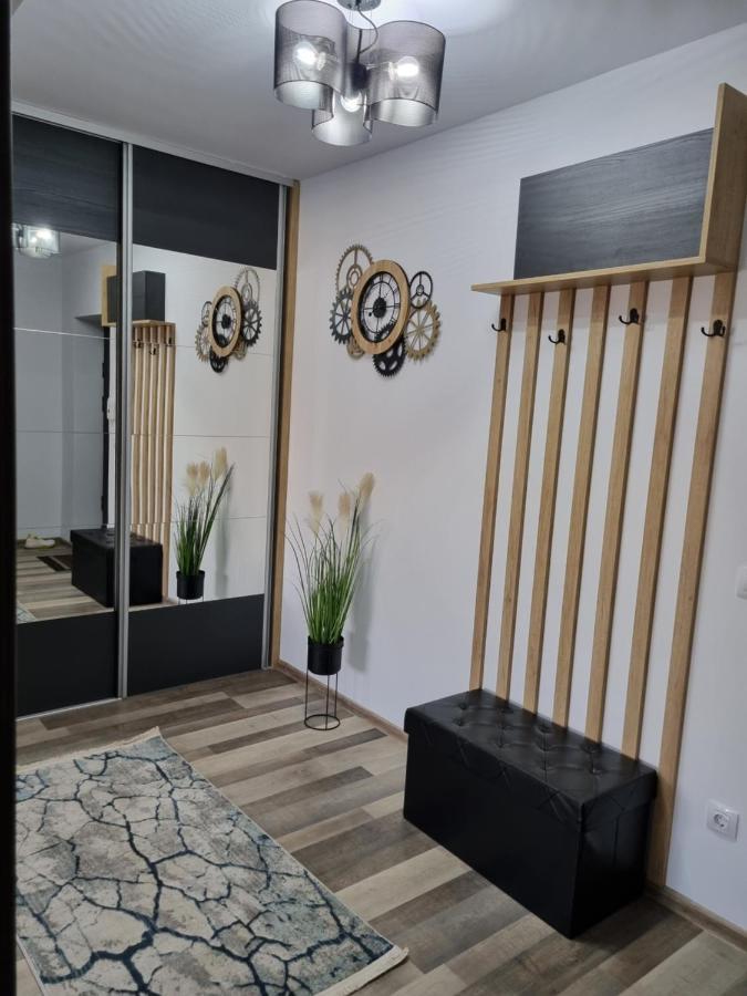 Luxury Apartments Bacău Buitenkant foto