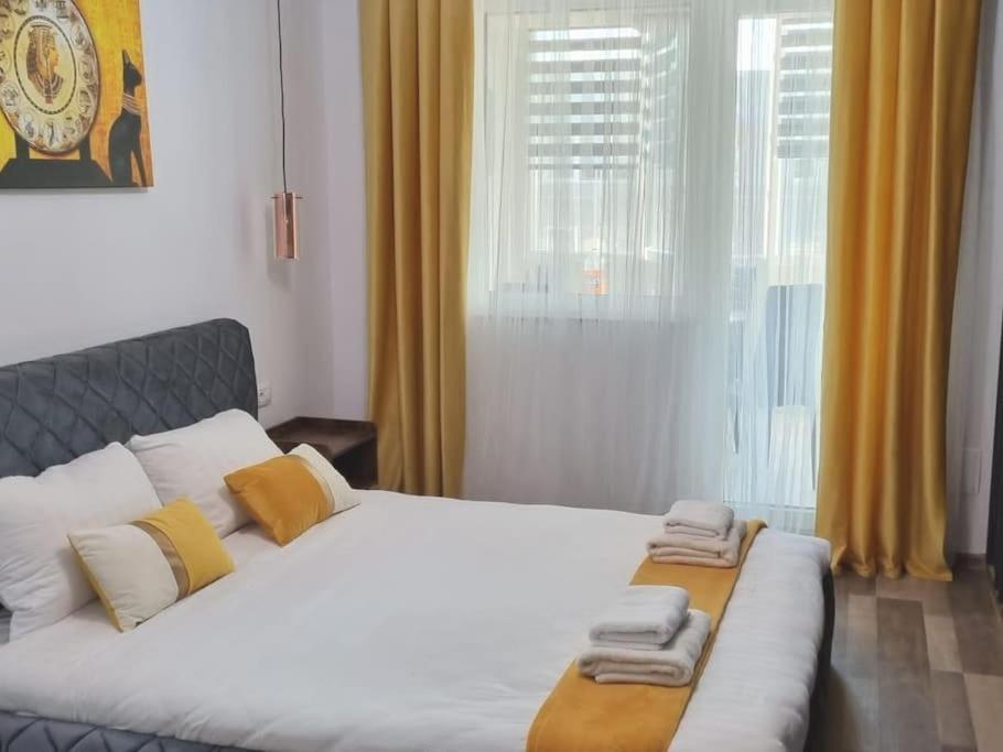 Luxury Apartments Bacău Buitenkant foto