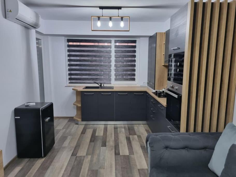 Luxury Apartments Bacău Buitenkant foto